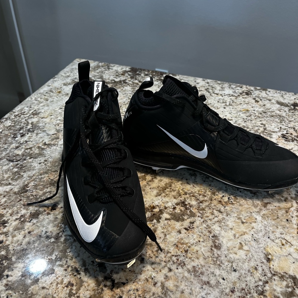 New Nike Men cleats 10.5